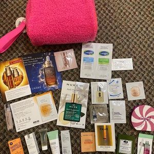 very fluffy, cute bag! Including 23 items !